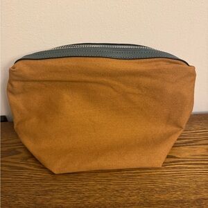 MDBM Cholet Purse Safety Zipper Pouch in beige canvas. NWOT